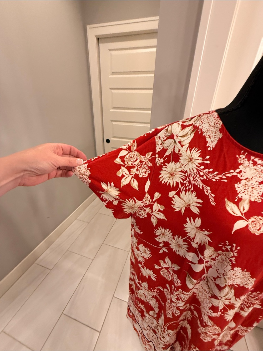 J. Jill Red and White Floral Short-Sleeve Midi Dress.❤️🌹 - Picture 3 of 7